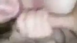 زوجة عربية مثيرة تُقبض عليها وحيدة، زوجها يضاجعها بقوة