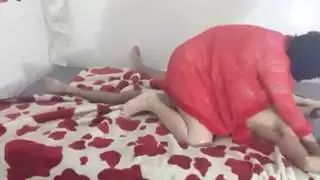 سكس شرق أوسطي: نيك عميق لزوجة مصرية ممتلئة الجسم