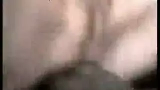 فحل أسود يمارس الجنس مع شقراء حمراء في فمها ومؤخرتها في مشهد إباحي عنيف