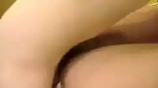  زوج خائن يتم مصه من قبل مراهقة جليسة أطفال