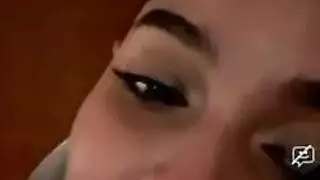 عاهرة شقراء تمارس الجنس الشرجي المكثف في منزل فارغ